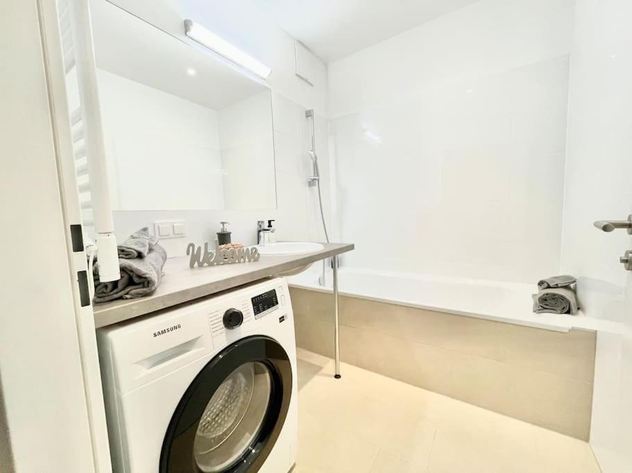Premium Apartment With Terrace, A/C, Free Wifi And Netflix Vienna Exterior photo